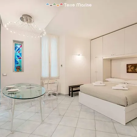 Elite, Terre Marine Daire *